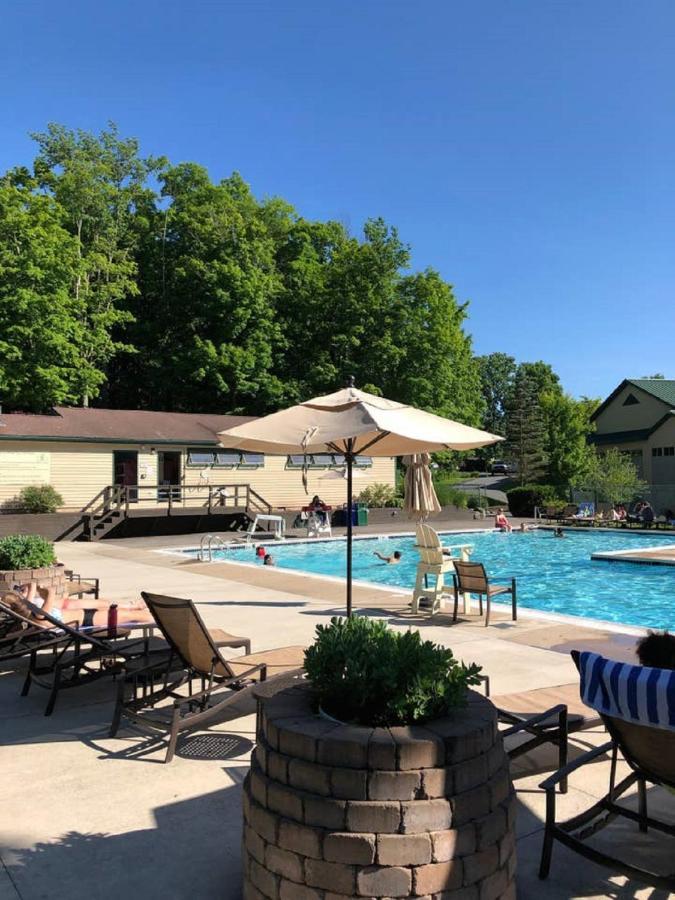 Pocono Villas Resort Ийст Страудсбърг Екстериор снимка