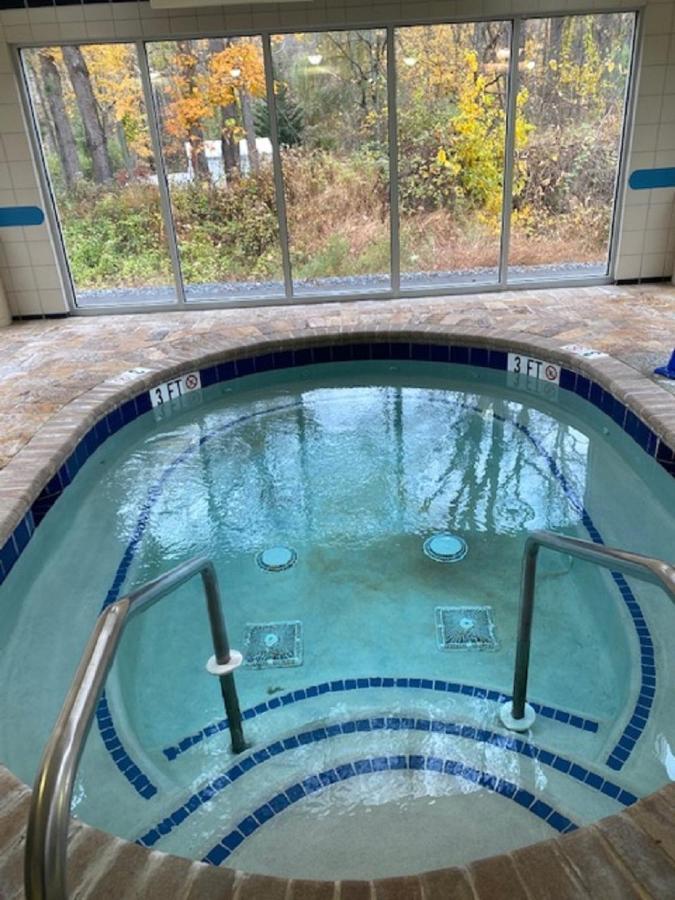 Pocono Villas Resort Ийст Страудсбърг Екстериор снимка